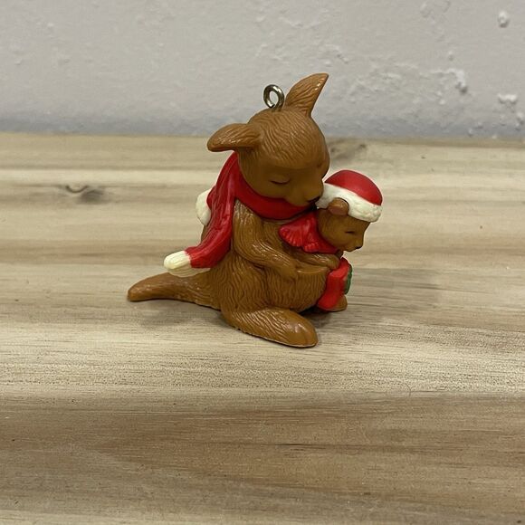 Vintage 1983 Avon Hoppy Holidays Kangaroo Family Christmas Ornament - Picture 1 of 6